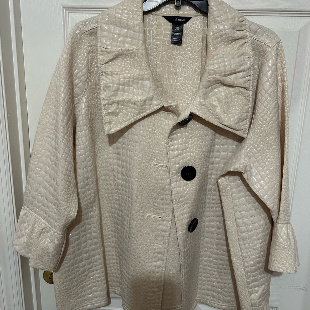 Ali Miles Croc-Embossed Cream Blazer